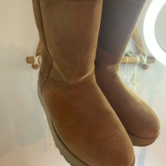 UGG Vibram Sole Classic Chestnut Boot - Picture 2 of 3